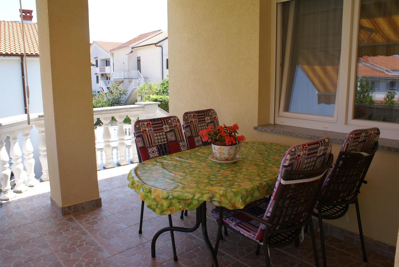 Apartments Nikola Krk Town Buitenkant foto
